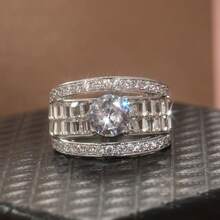 闪耀优雅的合成白色锆石戒指，适合作为订婚戒指或节日场合的精美礼物。 - 銀色 - 查看 6