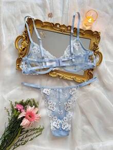 Conjunto de lencería azul claro con bordado floral sexy, sujetador con aros y pantie transparente con bordado romántico, conjunto de lencería de estilo pastoril - Celeste - Ver 9