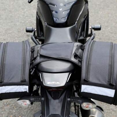 Túi hông xe máy dung tích lớn, bộ 2 túi yên xe máy dùng cho du lịch, lựa chọn hành lý đa năng với dung tích 36l-50l, được thiết kế để sử dụng phía sau, có thể chứa mũ bảo hiểm và các vật dụng cần thiết khác khi lái xe, lý tưởng để mang theo dụng cụ trong các chuyến đi xe máy, túi xe máy đa năng có thể mở rộng, túi hông có ngăn chứa đồ, chất liệu Oxford bền chắc, lý tưởng cho những chuyến đi dài, màu đen, phụ kiện xe máy, đồ dùng phiêu lưu ngoài trời, thiết kế đẹp mắt, cấu trúc chắc chắn.