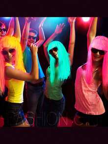 1顶夜光箔片假发，紫外线反应闪亮派对假发，在黑光灯下会发光，适合女性、男性、成人，可用于拍照、生日装饰、70年代80年代角色扮演，现有绿色、品红色、黄色、橙色可选。 - 多色款 - 查看 6