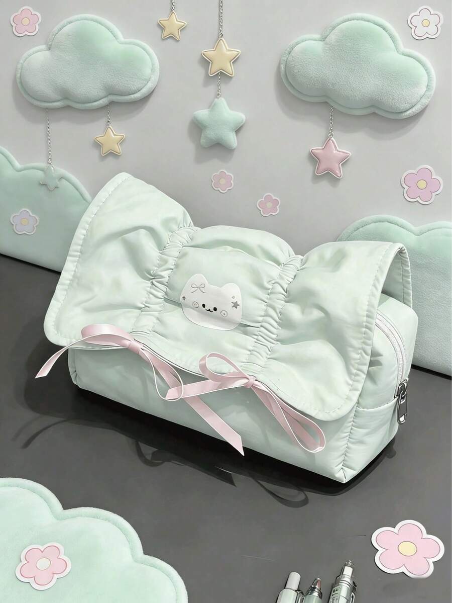 1个薄荷绿蓬松铅笔盒，带可爱猫咪贴片和粉色蝴蝶结，大容量荷叶边美观笔袋，尼龙材质，适合青少年女孩和学生的文具收纳包