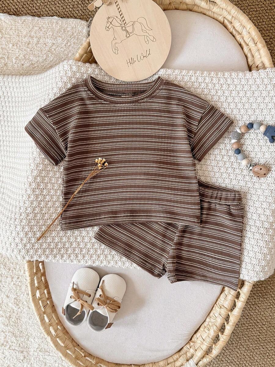 2 Stücke/Set Kleinkind Jungen/Mädchen Lässig braun gestreiftes Kurzarm T-Shirt und Shorts Set, Sommer