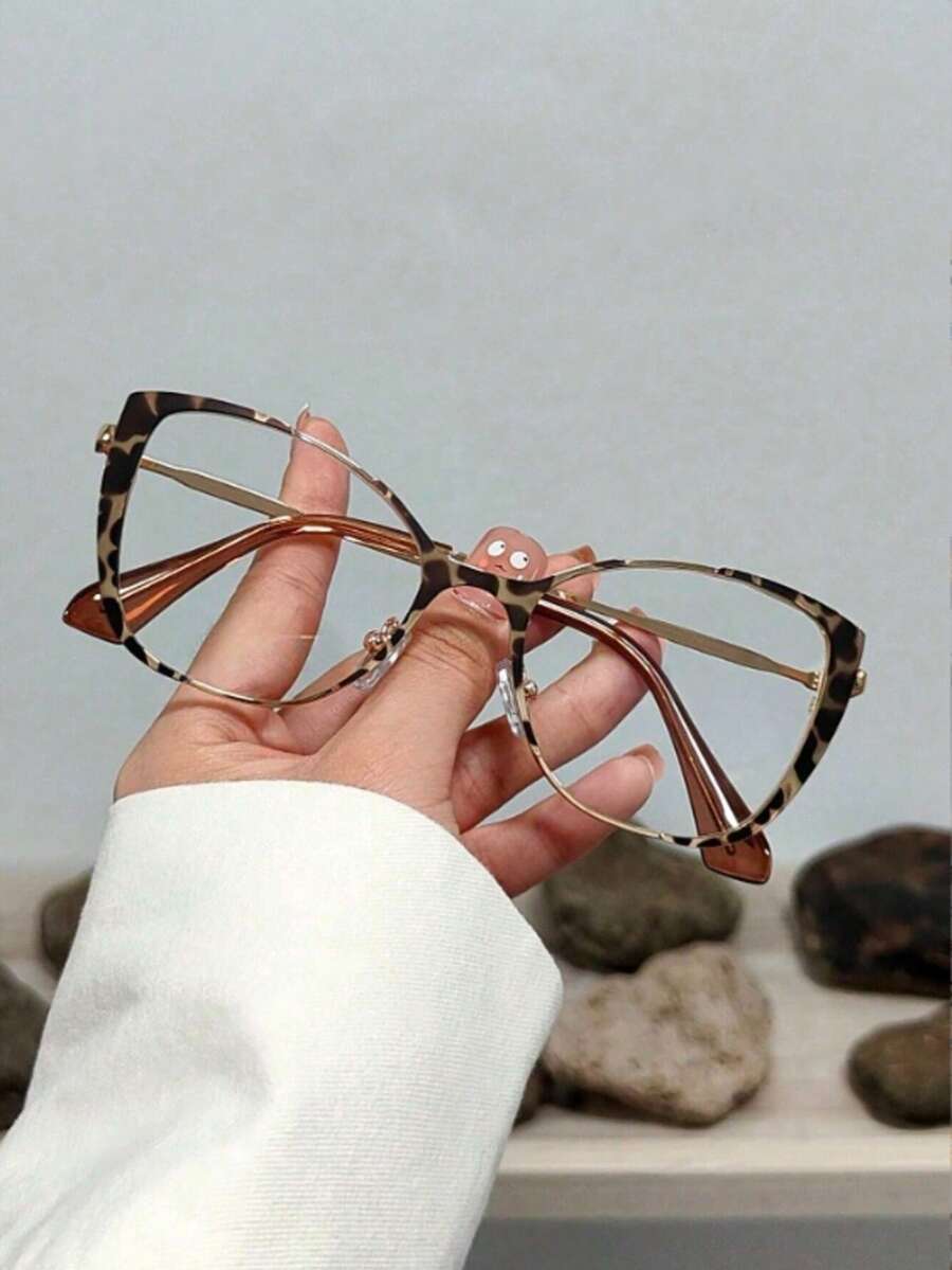 A Pair Of Cat-Eye Lacquered Bicolor Women's Everyday Glasses - Red Gold - View 1