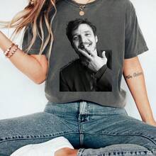 Co Mfort Colors® Pedro Pascal Fan T-Shirt, Vintage Graphic Tee, Celebrity Shirt, Mandalorian Shirt, P - màu đen - Xem 1