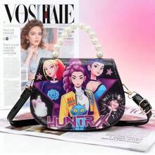 Hasbro KPOP 魔女猎人仿珍珠手柄斜挎包，时尚动漫人物印花手提包，配有可调节肩带，PU 皮革材质，适合生日、圣诞节、感恩节、K-Pop 粉丝收藏、日常使用和节日礼物 - 多色 - 查看 10