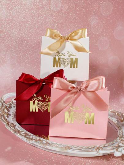 Bộ 5 hộp quà Ngày của Mẹ với thiết kế trái tim "Yêu Mẹ" mạ vàng, hộp giấy trang nhã có ruy băng buộc, hộp quà tặng lãng mạn dành tặng mẹ, hộp đựng kẹo, sô cô la và những món quà nhỏ, hộp kỷ niệm phong cách cho trang trí và kỷ niệm Ngày của Mẹ.