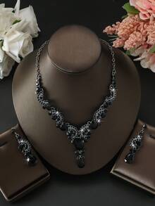 Bộ 3 dây chuyền pha lê kiểu giọt nước lớn dành cho cô dâu, bộ trang sức thanh lịch phù hợp cho đám cưới, tiệc tối sang trọng và những bộ váy dạ hội cao cấp. - Hoa tai + Dây chuyền - Xem 13