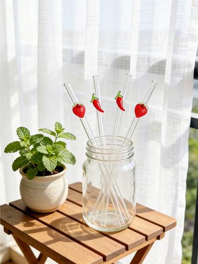 2/4支装可爱红色草莓/辣椒玻璃吸管套装，可重复使用弯曲加厚透明玻璃吸管餐具套装，适用于厨房配件、吸管装饰、冷饮、奶茶、咖啡、果汁、冰沙、居家、餐厅、单身派对、婚礼、鸡尾酒会、返校季，也是送给女友/男友、父母、朋友的趣味礼物，适合夏季、复活节等场合。