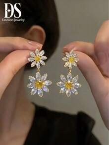一对优雅的向日葵吊坠耳环，甜美风格；一对镶嵌闪亮玻璃水钻的小巧雏菊耳环，适合日常佩戴 - 彩色 - 查看 1