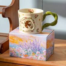 Taza de cerámica de 12.5 Oz con asa retorcida, con relieve vintage de flores 3D, mariposas y golondrinas, taza multiusos para café/leche/avena, apta para microondas y lavavajillas, regalo ideal para amigos, novia, madre - Multicolor - Ver 2