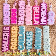 1PC Custom Name Acrylic Luggage Tag, Personalized Double Layer Bold Letter Bag Accessory, DIY Cute Colorful Backpack Pendant Luggage Tag, Cute Custom Name Acrylic Keychain, Acrylic Nameplate, Colorful Backpack Pendant Gift, Perfectly Suitable For Backpack Pendants, Luggage Tags, Travel Accessories, Lunchbox Labels, Family Member Labels, School Team Member Accessories, Gift Bag Tags, Daily Wear, Very Suitable For Gifting Family And Friends, Perfect Birthday Holiday Gift, Anniversary Gift - 彩色 - 查看 10