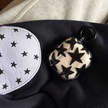 适用于 Pro第一代/第二代/第三代/第四代蓝牙耳机的半透明黑色星形保护壳（1个） - 黑色 - 查看 2