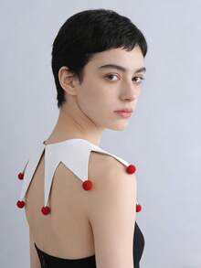 DA FEN QI MI MA 1 pezzo Colletto da giullare con decorazione a pompon rossi, accessorio per costume cosplay di Ognissanti e carnevale - Bianco - Visualizzare 4