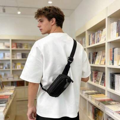 黑色灯芯绒胸包，男女通用新款设计，休闲斜挎腰包，适合日常通勤。