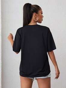 Camiseta estampada de hombros caídos con eslogan "TE ESTOY MIRANDO TEMPRANO EN EL DÍA SE SUSURRÓ QUE DEBERÍAMOS NAVEGAR EN UN BARCO SOLO TÚ Y 1 Y NUNCA UN ALMA EN EL MUNDO" Camisetas gráficas para mujeres - Negro - Ver 3