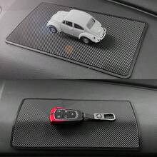 这款一体式汽车仪表盘防滑垫/手机钥匙架/防滑垫可以放置您的手机、钥匙、遥控器等物品，方便收纳，显著提升您的用车便利性。清洁起来也很方便；只需用湿布轻轻擦拭或用水冲洗，然后自然风干即可。 - 1pc置物防滑墊cy - 查看 2