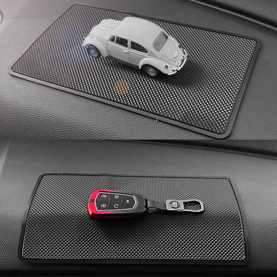 这款一体式汽车仪表盘防滑垫/手机钥匙架/防滑垫可以放置您的手机、钥匙、遥控器等物品，方便收纳，显著提升您的用车便利性。清洁起来也很方便；只需用湿布轻轻擦拭或用水冲洗，然后自然风干即可。