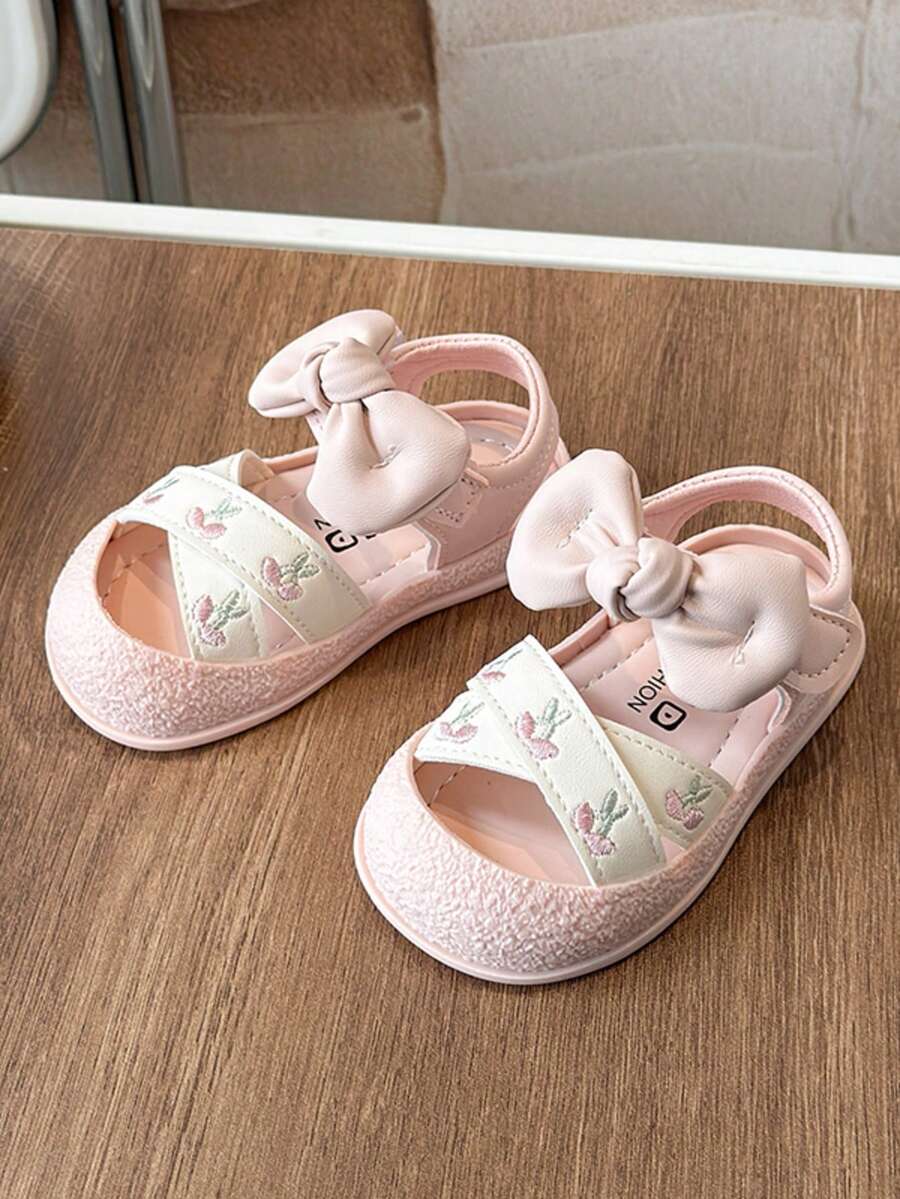 2026 Nuevas sandalias de verano para niñas pequeñas con punta cerrada, sandalias de princesa de suela blanda para bebé - Rosa - Ver 1