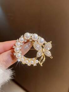 1pc Fashion Pearl & Rhinestone Brooch, Women's Baroque Butterfly Pin, Clothing Accessory, Wedding Gift - Yellow Gold - View 6