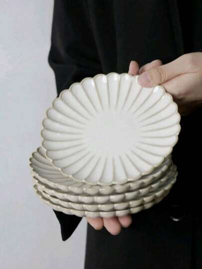 סט אחד של כוסות קפה ותחתית לבנות בסגנון רטרו אלגנטי, סט תה מנחה/קפה אטרקטיבי. הכוס עשויה בתהליך צריבה בתנור בטמפרטורה גבוהה, עמידה בחום ומונעת החלקה, כלי קפה אידיאלי. חיוני לעונת החזרה לבית הספר.