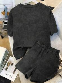 Bộ áo thun và quần short unisex đã qua xử lý. Với logo Disney Mickey Mouse M và 1928, đây là lựa chọn lý tưởng cho mùa hè. Đa năng, thiết thực, thoải mái và dễ phối đồ; có thể mặc riêng hoặc phối nhiều lớp, phù hợp cho mọi mùa. Hoàn hảo cho mùa hè, trại hè, kỳ nghỉ, mặc hàng ngày và thể thao. - màu đen - Xem 3