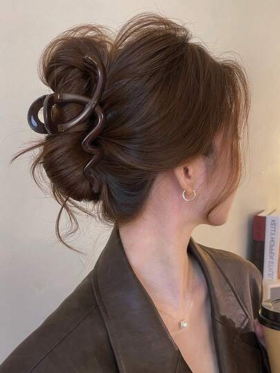 1pc 13cm/5.12in Extra Large Brown Wavy Plastic Hair Claw Clip, Fashionable Versatile Elegant Minimalist Solid Color Hair Accessory Suitable For Daily, Casual, Party, Commute, Beach, Bun, Ponytail, Washing Face, Makeup, Outfit Matching