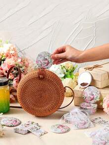 Bộ quà tặng tiệc tùng 30 món/15 món gồm ấm trà và gương tròn mini họa tiết hoa - Bao gồm 10/5 gương mini, 10/5 thiệp "Cảm ơn" và 10/5 túi vải organza. Với điểm nhấn là họa tiết hoa và tách trà duyên dáng, bộ quà tặng này là món quà lý tưởng cho các bữa tiệc cưới, sinh nhật, tiệc độc thân, kỷ niệm, tiệc trà, tiệc cô dâu và các buổi tụ họp theo chủ đề khác. - Một kích cỡ phù hợp cho tất cả - Xem 4