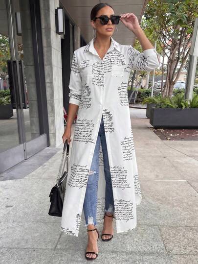 Vestido camisa feminino longo com estampa de correntes, mangas compridas, modelo solto e casual com botões, branco e elegante.