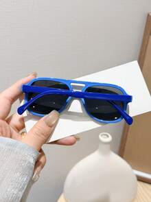 1 chiếc kính râm phân cực bằng silicon mềm dành cho bé trai và bé gái từ 3-9 tuổi, thiết kế gọng phi công cổ điển, chống vỡ và có thể uốn cong, hoàn hảo làm quà tặng sinh nhật, quà tặng ngày lễ và sử dụng quanh năm. Kèm hộp đựng kính. - Nhiều màu - Xem 5