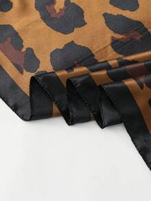1 pieza Pañuelo cuadrado de 90 cm con estampado de leopardo vintage, pañuelo adecuado para salidas casuales y de moda, diadema, protección contra el viento y el sol al aire libre, perfecto para estilizar, vacaciones, viajes, festivales - café negro - Ver 6