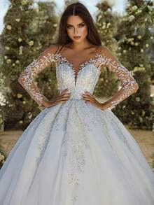 Romantic Off-Shoulder Long Sleeve Lace Appliqué Ball Gown Wedding Dress With Deep V-Neck And Open Back – Premium Soft Tulle With Hand-Applied 3D Floral Lace Appliqués, Off-Shoulder Neckline With Illusion Long Sleeves, Fitted Bodice With Deep V-Neck And Open Back, Full A-Line Ball Gown Skirt With Floor-Length Train, Available In Ivory – Perfect For Spring/Summer Outdoor Weddings, Garden Ceremonies, And Vintage Themed Events, Lightweight And Flowing Design, Ideal For Warm Weather, International Export Quality, Suitable For Global Bridal Market - Blanco - Ver 1