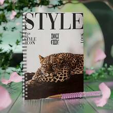 Mejora tu look de moda con un elegante cuaderno A5 con estampado de leopardo: 100 páginas, diseño vibrante, ideal para escribir un diario, regalos escolares u uso de oficina - A5 - Ver 2