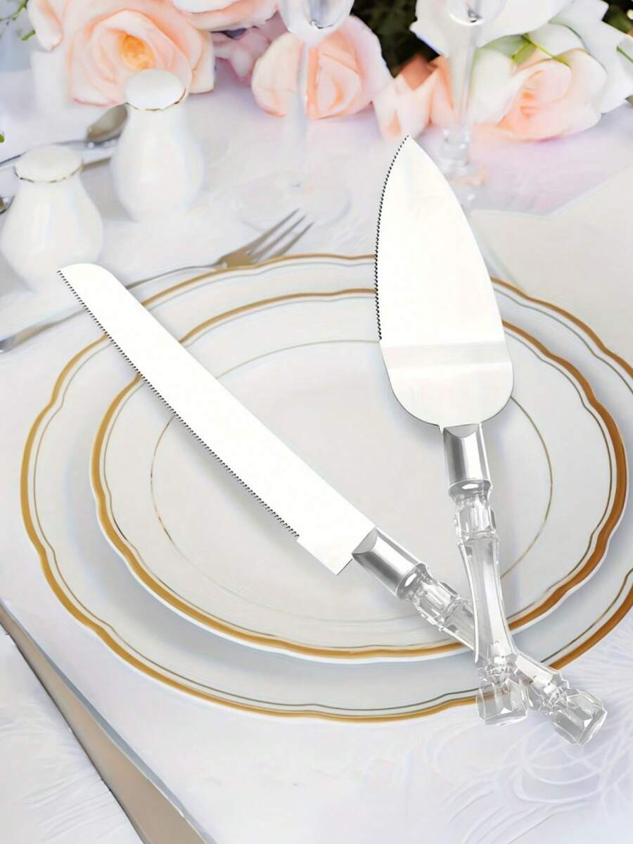 两件套不锈钢蛋糕刀铲套装，包含一把蛋糕刀和一把带塑料水晶手柄的不锈钢铲，适用于婚礼蛋糕、生日、周年纪念日和节日派对。 - 查看 1