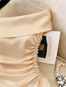 女士夏季露肩缎面上衣，褶皱收腰显瘦优雅衬衫，休闲办公外出上衣 - 杏色 - 查看 4