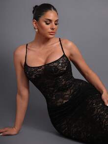 Elegante vestido largo de encaje con tirantes finos y cintura fruncida, ideal para bailes de graduación, fiestas, cenas, sesiones fotográficas y reuniones. - Negro - Ver 8