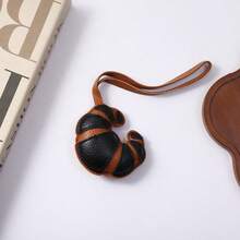 Chaveiro vintage em Pu com pingente de croissant, um lindo pingente em formato de pão de pelúcia para bolsas e chaves de carro. Um presente estético e gourmet para mulheres, meninas e melhores amigas. - Multicolorido - Ver 6