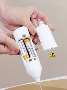 Máy đánh trứng cầm tay điện, sử dụng 2 pin AA (không bao gồm pin), đầu đánh bằng thép không gỉ 304 có thể tháo rời, dụng cụ đa năng dùng để đánh cà phê, trà xanh, trứng, có màu đen và trắng. - Nhiều màu - Xem 4