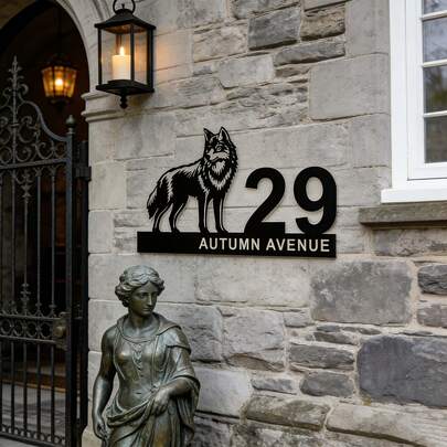 1 biển số nhà bằng kim loại cỡ lớn tùy chỉnh, biển số nhà hình sói, biển số nhà bằng kim loại hình động vật hoang dã ngoài trời, trang trí tường nhà bằng kim loại hình sói săn bắn cá nhân hóa, biển số nhà ngoài sân, thiết kế tối giản chống thấm nước, chống chịu thời tiết, trang trí nghệ thuật bằng sắt gắn tường, nhận dạng kết hợp chữ cái cá nhân hóa, biển số nhà bằng kim loại số tùy chỉnh, thích hợp cho nhà ở/biệt thự/căn hộ/quà tân gia và quà tặng ngày lễ lý tưởng, có thể tái sử dụng, dễ lắp đặt, không cần nguồn điện.