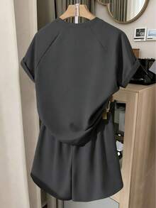 少女字母印花圆领短袖T恤和短裤 - 深灰色 - 查看 2