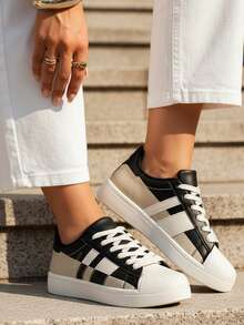Sneakers da donna con plateau, chiusura con lacci, stile sportivo casual, suola leggera e stabile, soletta in tessuto, si adattano alla forma del piede, design classico, scarpe casual urbane, adatte per l'uso quotidiano in strada. - nero - Visualizzare 2