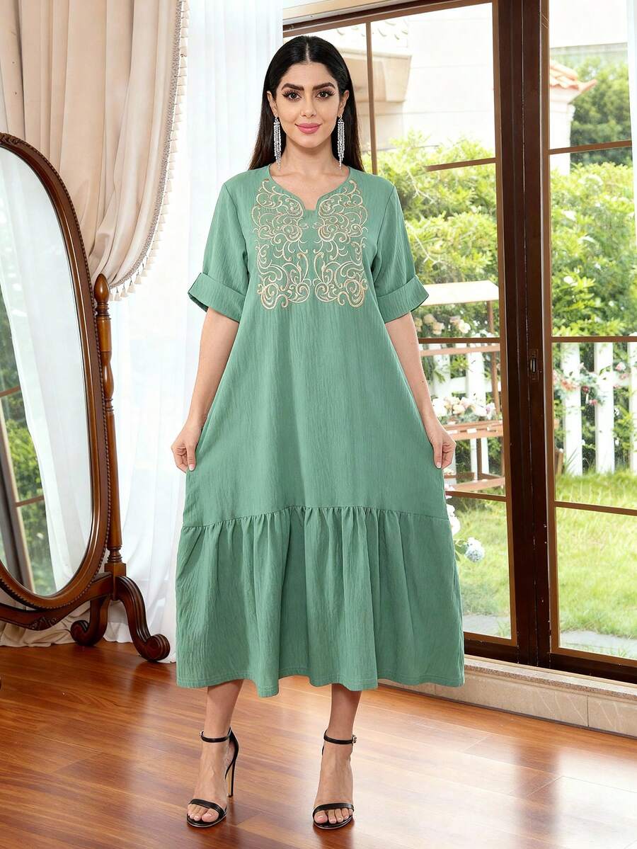 2026 New Style Ramadan Traditional Elegant Green Dress, Featuring Metallic Gold Embroidery, Stand Collar Design, Fashionable And Graceful Modest Dress