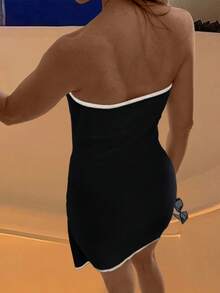 女士无袖黑色针织紧身迷你连衣裙，饰有白色滚边和系带细节，高弹力无肩带吊带连衣裙，适合夏日夜晚穿着。 - 黑色 - 查看 2