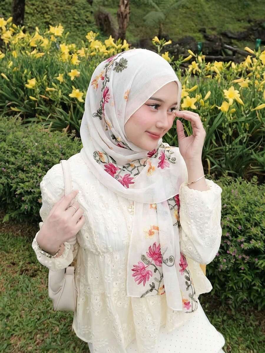 1 Stück Damen Chiffon Kopftuch mit Blumenstickerei, leichter, atmungsaktiver bestickter Chiffon Schal, multifunktionaler Sonnenschutzschal, lässig vielseitig geeignet für den täglichen Gebrauch, Strand, Urlaub - Verschiedenfarbig - Übersicht 1