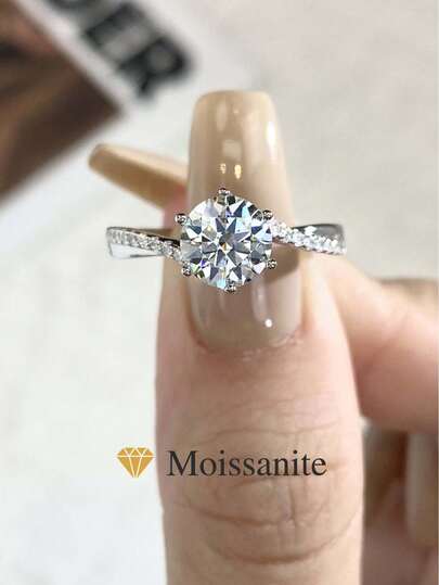 1 chiếc nhẫn kim cương Moissanite xoắn 6 chấu 1.0 carat, điểm nhấn, làm bằng bạc nguyên chất (S925), thanh lịch và sang trọng, thích hợp làm quà tặng cho lễ đính hôn, đám cưới, bạn thân, sinh nhật, kỷ niệm, trang sức cưới.