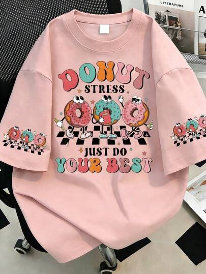 卡通标语印花圆领T恤，大码女式休闲夏季上衣，时尚印花短袖。适合夏季度假、海滩、节日、春季、情人节、狂欢节、母亲节礼物；送给妈妈的礼物；毕业季T恤；返校季；毕业典礼；女教师服装；夏季家庭和朋友聚会。也适合日常穿着、郊游、野餐、节日、海滩、派对、生日、聚会等场合。