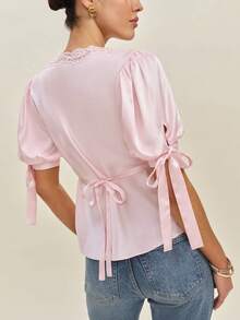 Womens Summer Satin Tops Lace Patchwork Short Puff Sleeves V-Neck Blouse With Adjustable Ribbon Ties - 粉色 - 查看 3