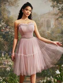 Đầm dạ hội VIPGIRL màu hồng phấn lãng mạn, không dây vai, chất liệu voan, dài đến đầu gối, có chi tiết bèo nhún, thích hợp cho nữ dự tiệc prom, dạ hội, lễ phục, thanh lịch và quyến rũ. - Màu Hồng baby - Xem 7