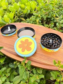 1 cái máy xay thuốc lá 4 lớp, đường kính 50mm, hợp kim kẽm, thiết kế hình hoa nhỏ, máy xay thuốc lá kim loại cao cấp, có màu hồng/xanh lá cây. - Nhiều màu 1 - Xem 4