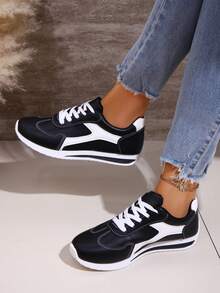 女士百搭休闲运动鞋，圆头低帮，舒适平底，运动复古风，撞色设计，红色、绿色、黄色可选，尺码 35-43（含大码） - 黑色 - 查看 14