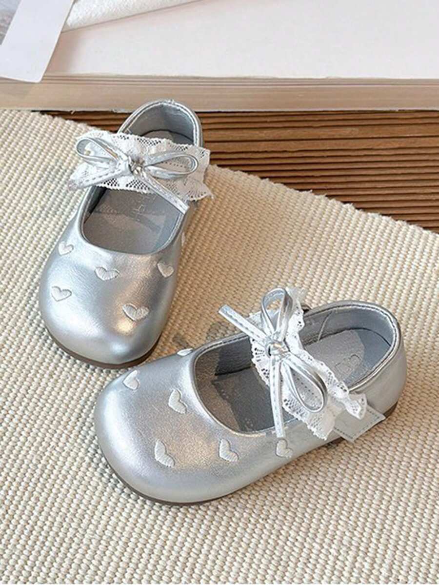 2026春季新款时尚蕾丝边饰真皮鞋，软底女童鞋 - 銀色 - 查看 1